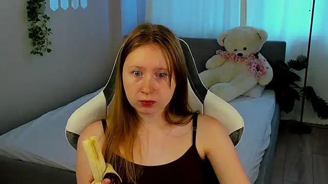 LiliTiny online show from August 4, 2026, 3:32 am