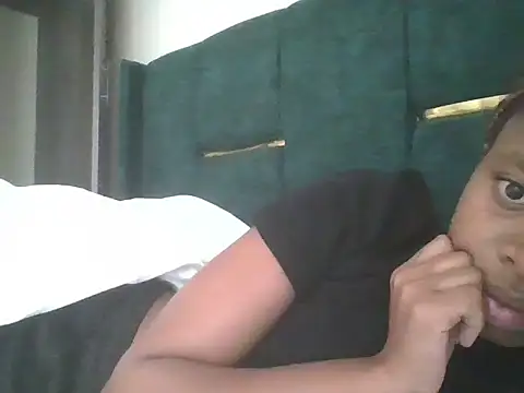 Snapshot of shinypussie chatting on June 25, 2026, 7:24 am shinypussie online show from June 25, 2026, 7:24 am