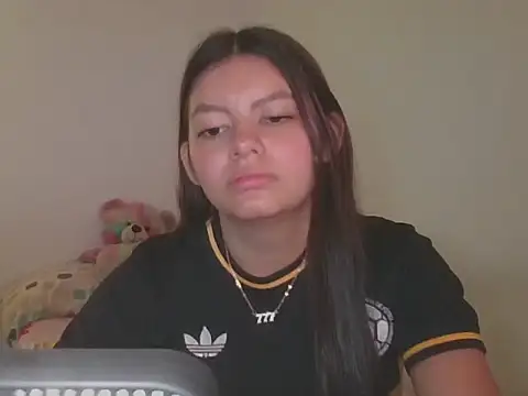 sophie andradee  online show from June 23, 2026, 9:02 pm