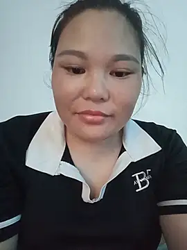 Snapshot of Holy-mi chatting on July 12, 2026, 5:53 am Holy-mi online show from July 12, 2026, 5:53 am