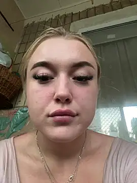lyalyalii online show from July 5, 2026, 5:31 pm