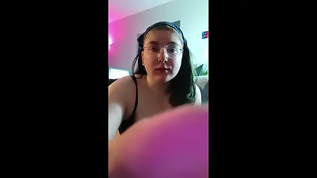 Snapshot of starfucker420XO chatting on July 24, 2026, 7:28 am starfucker420XO online show from July 24, 2026, 7:28 am