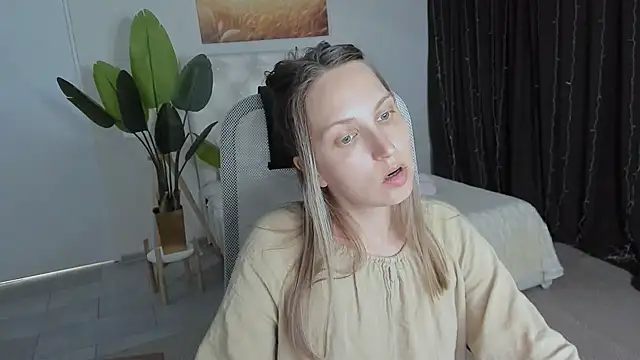 ErinWise online show from July 28, 2026, 3:21 pm