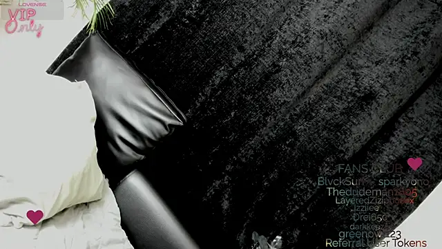 Snapshot of love_amor_ chatting on March 10, 2026, 12:15 am love amor online show from March 10, 2026, 12:15 am