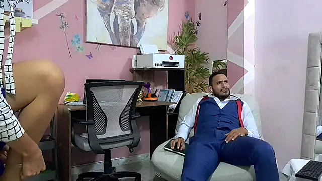 Snapshot of Pineappleflipped chatting on July 16, 2026, 3:45 am Pineappleflipped online show from July 16, 2026, 3:45 am