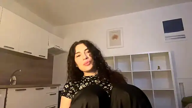Snapshot of runawyin chatting on July 14, 2026, 6:24 pm runawyin online show from July 14, 2026, 6:24 pm