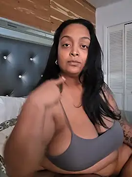 Julia31BBW online show from June 24, 2026, 12:42 am