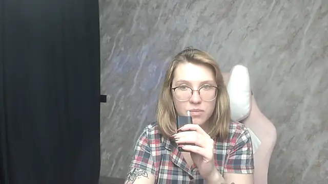 Reginasmilee online show from January 22, 2025, 1:11 pm