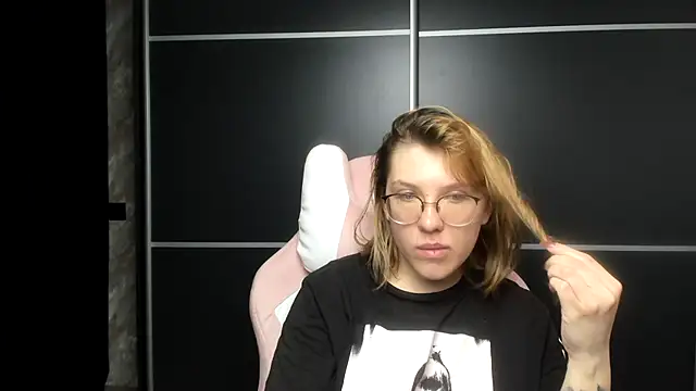 Reginasmilee online show from January 28, 2025, 2:00 am