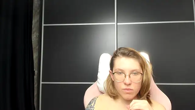 Reginasmilee online show from January 28, 2025, 6:27 am