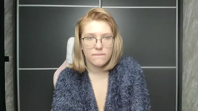 Reginasmilee online show from February 1, 2025, 4:24 am