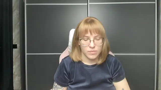 Reginasmilee online show from February 1, 2025, 2:56 pm