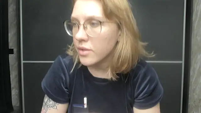 Reginasmilee online show from February 2, 2025, 6:31 pm