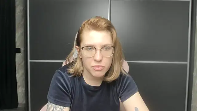 Reginasmilee online show from February 3, 2025, 4:46 am