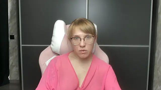 Reginasmilee online show from February 3, 2025, 10:58 am
