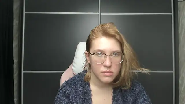 Reginasmilee online show from February 4, 2025, 10:00 am