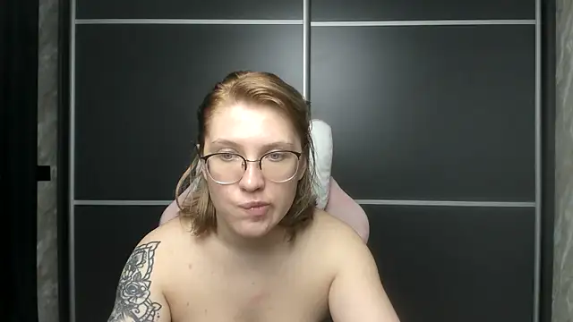 Reginasmilee online show from February 5, 2025, 2:37 pm