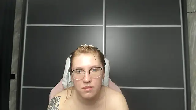 Reginasmilee online show from February 5, 2025, 5:42 pm