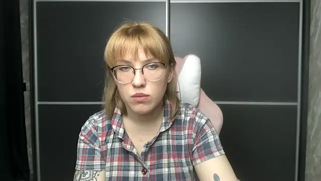 Reginasmilee online show from February 7, 2025, 6:35 am