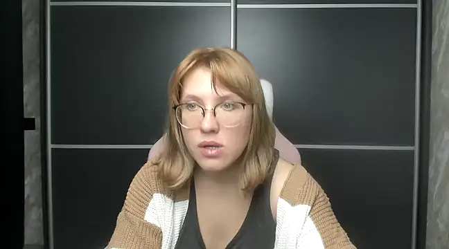 Reginasmilee online show from February 7, 2025, 3:41 pm
