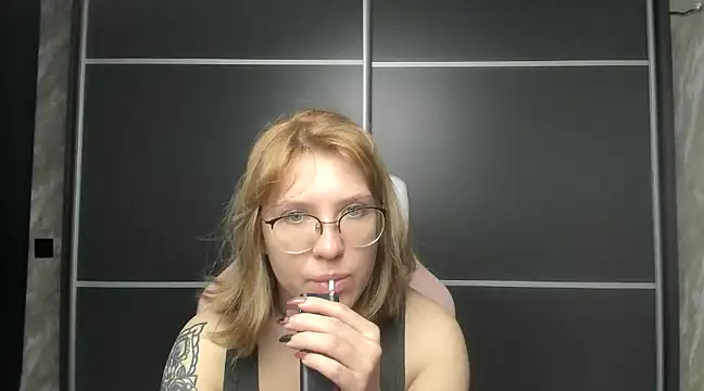 Reginasmilee online show from February 8, 2025, 2:58 am