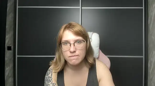 Reginasmilee online show from February 8, 2025, 10:29 am