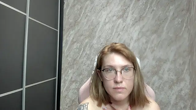 Reginasmilee online show from February 13, 2025, 2:09 pm