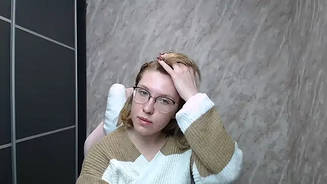 Reginasmilee online show from February 14, 2025, 3:05 pm