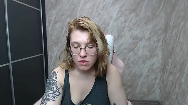 Reginasmilee online show from February 16, 2025, 5:59 pm