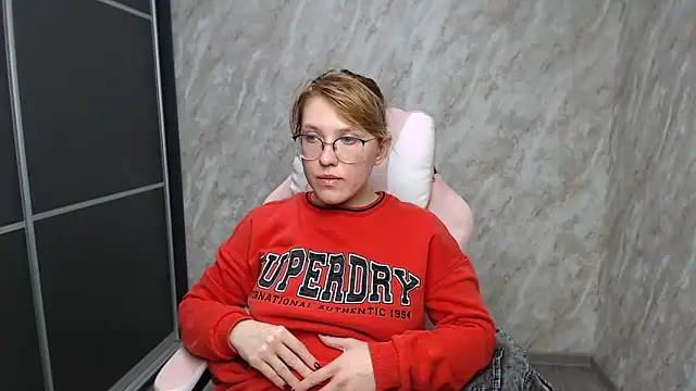 Reginasmilee online show from February 19, 2025, 2:44 pm