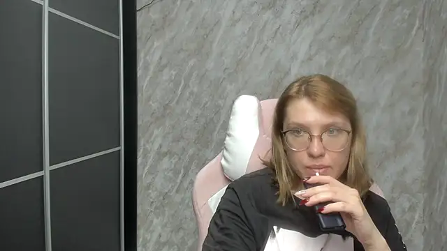 Reginasmilee online show from February 21, 2025, 3:12 am