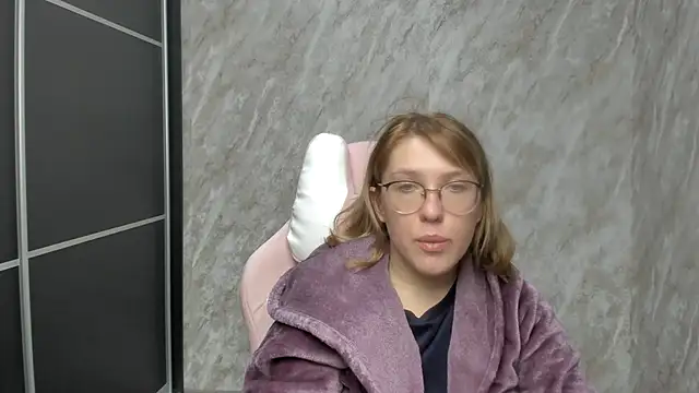 Reginasmilee online show from February 22, 2025, 7:56 am