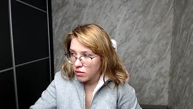 Reginasmilee online show from March 14, 2025, 3:15 am