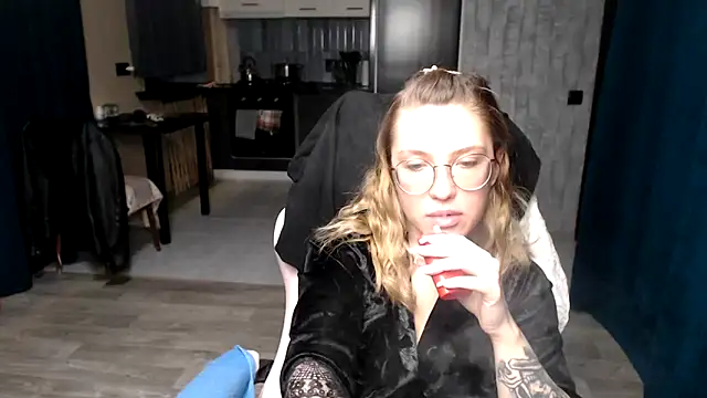 Reginasmilee online show from September 20, 2025, 12:33 am