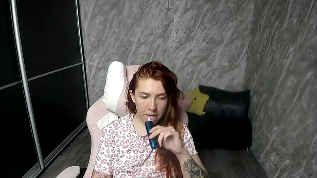 Reginasmilee online show from June 27, 2026, 4:06 am