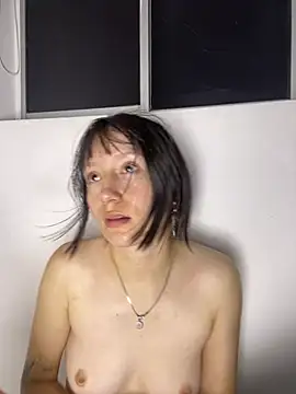 im lizzy17 online show from August 7, 2026, 7:32 am