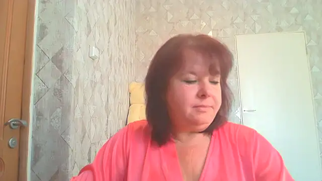 HannahAna39 online show from August 4, 2026, 5:10 am