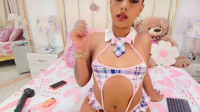 ZoeKiitty online show from July 2, 2026, 8:59 pm