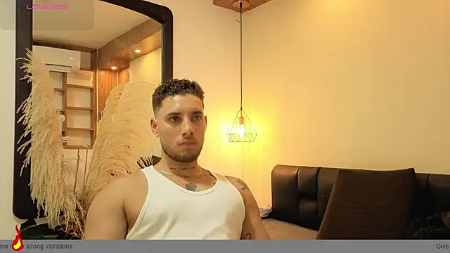 Snapshot of Kiing_001 chatting on July 30, 2026, 7:24 pm Kiing 001 online show from July 30, 2026, 7:24 pm