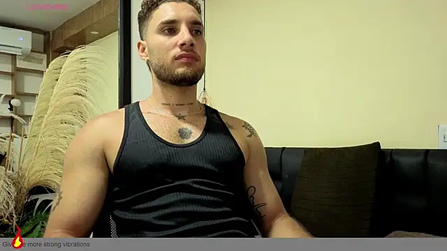 Snapshot of Kiing_001 chatting on August 2, 2026, 7:45 pm Kiing 001 online show from August 2, 2026, 7:45 pm