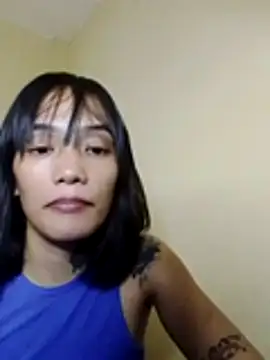 madamSHUWWALL online show from June 25, 2026, 6:18 am