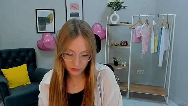 Elizabeth Hunt online show from June 26, 2026, 10:52 am