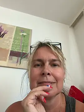 -Fifinka- online show from June 30, 2026, 2:51 pm