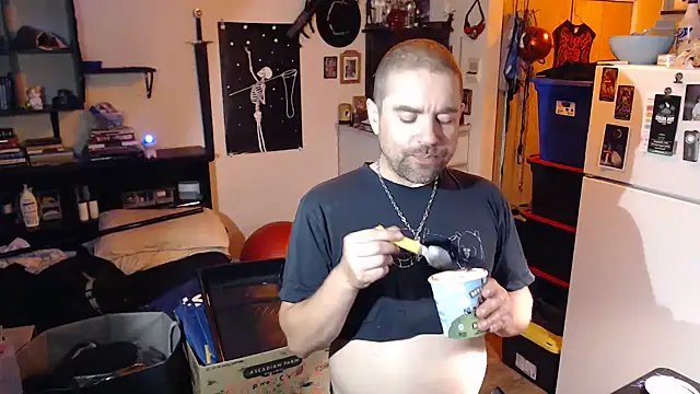 Daddy Werewolf online show from July 3, 2026, 4:41 am