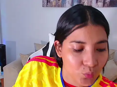 alejandraTulan online show from July 3, 2026, 2:45 pm