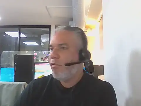 RoberthZ84 online show from July 3, 2026, 7:42 pm
