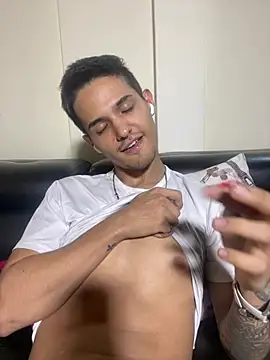 Aaronsexroom online show from July 5, 2026, 4:19 am