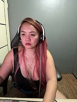 Snapshot of chloe_wonderlust chatting on July 7, 2026, 9:02 am chloe wonderlust online show from July 7, 2026, 9:02 am