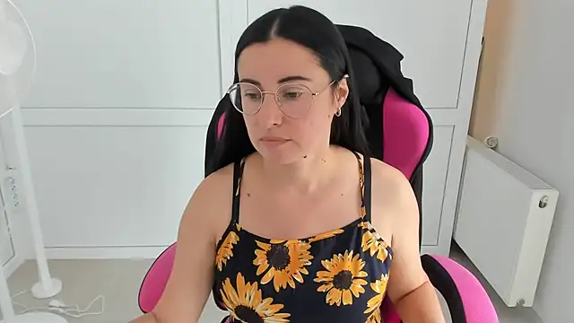 ChloeVibee online show from July 10, 2026, 12:30 pm
