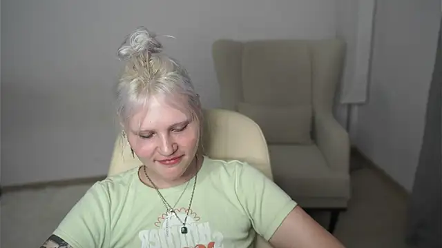 EstherFilteau online show from July 3, 2026, 11:49 am